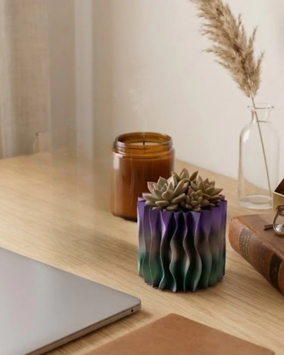 Modern Dalgalı Yüzey Tasarımlı Mor 3D Dekoratif Saksı Vazo