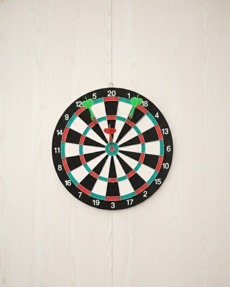 Ev ve Oyun Alanları İçin 15 İnç Dart Tahtası 4 Dart Oku Dahil